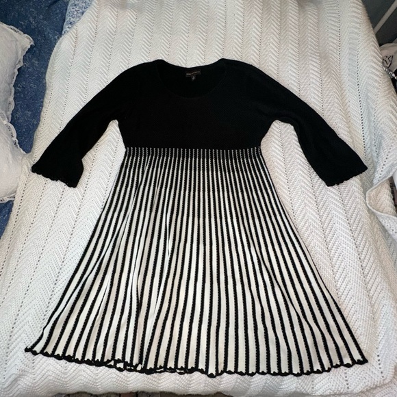 Dana Buchman Black and Cream Ribbed Knit Sweater Dress - women's Size XL - Picture 9 of 11